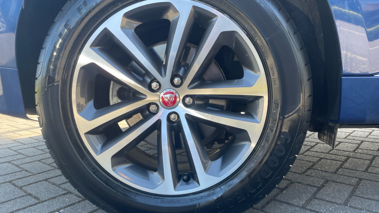 Jaguar F-Pace 2.0 P250 R-Dynamic SE 5dr Auto AWD Petrol Estate